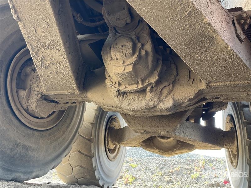 Komatsu HM400-3M0 Csuklósdömperek