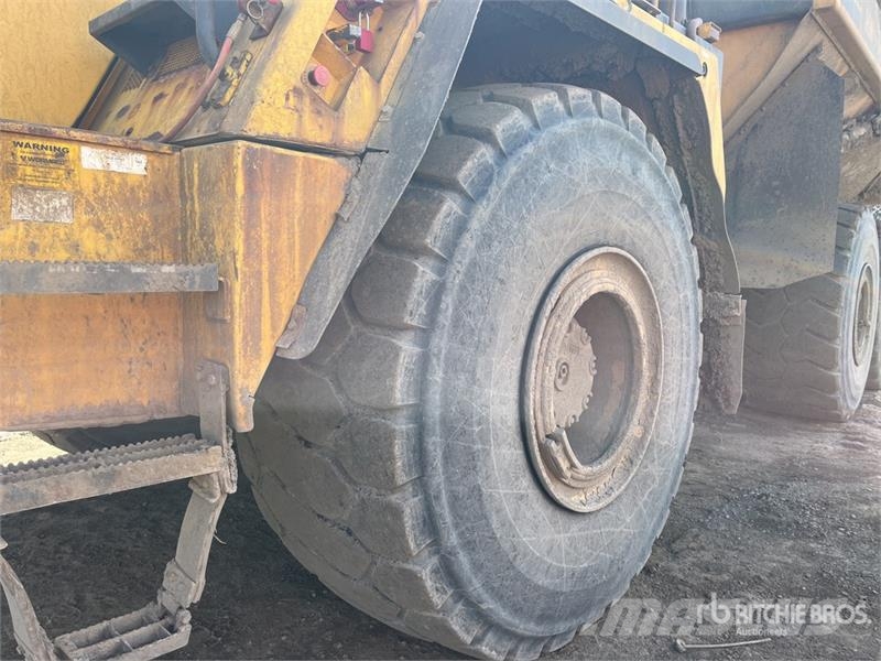 Komatsu HM400-3M0 Csuklósdömperek