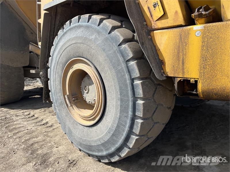 Komatsu HM400-3M0 Csuklósdömperek