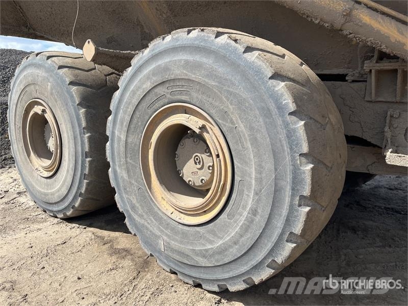 Komatsu HM400-3M0 Csuklósdömperek