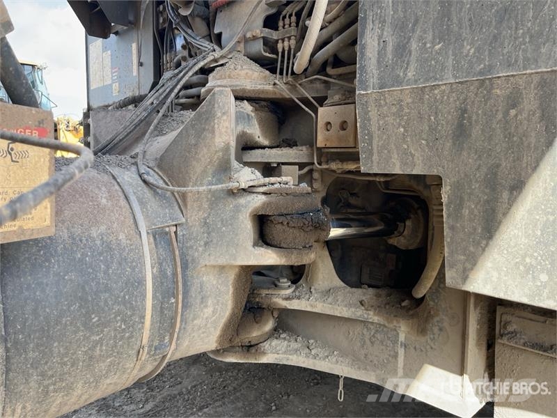 Komatsu HM400-3M0 Csuklósdömperek