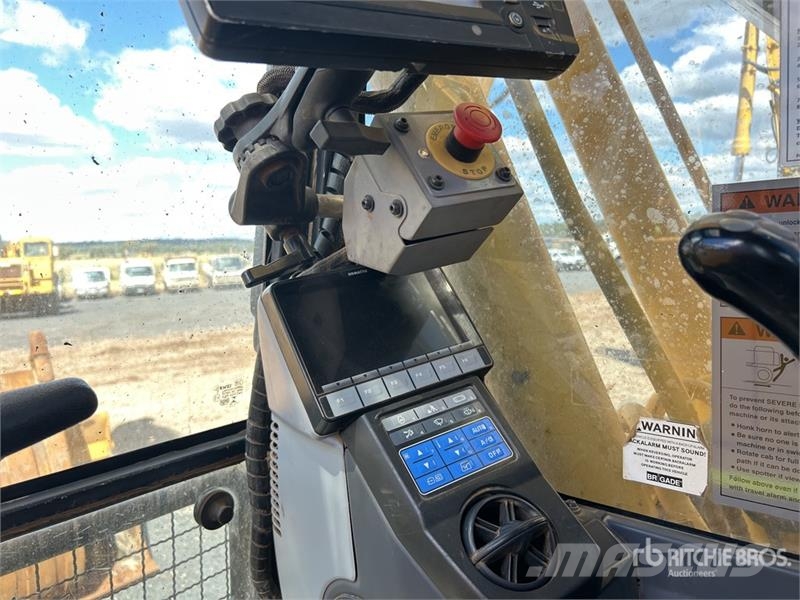 Komatsu PC200LC-8M0 Crawler excavators