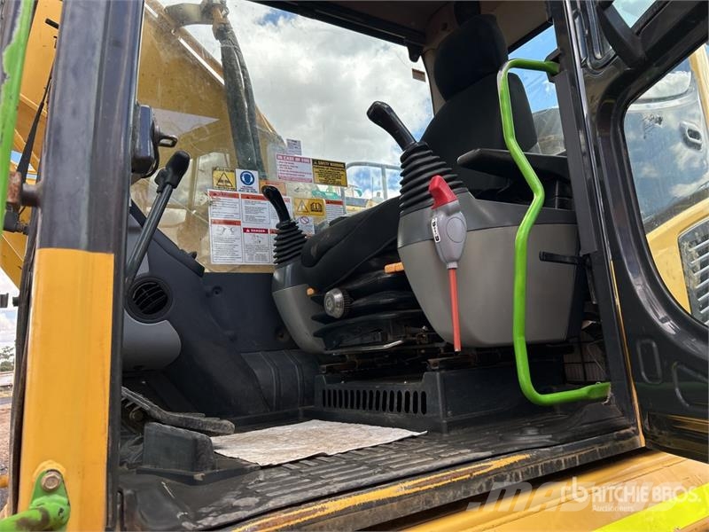 Komatsu PC200LC-8M0 Crawler excavators