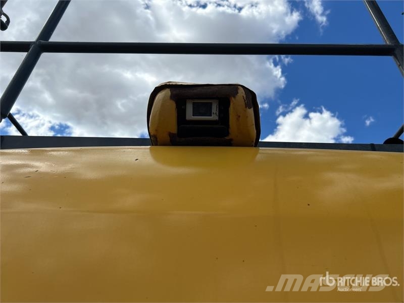 Komatsu PC200LC-8M0 Crawler excavators