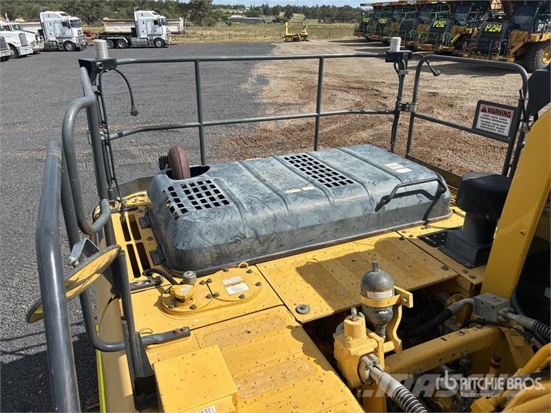 Komatsu PC200LC-8M0 Crawler excavators
