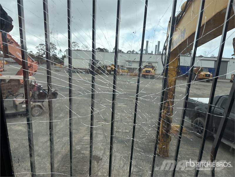 Komatsu PC220LC-8 Tracked Excavator Crawler excavators