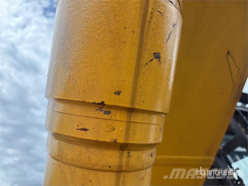 Komatsu PC220LC-8 Tracked Excavator Crawler excavators