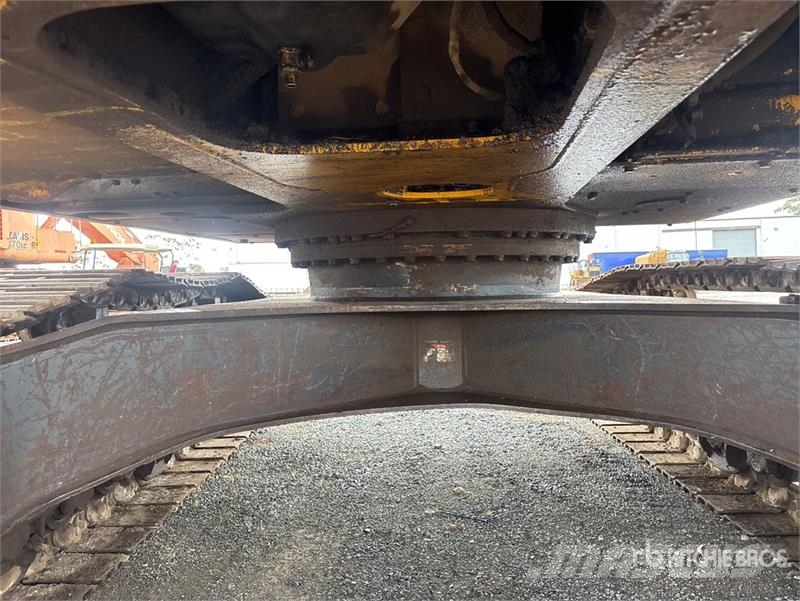 Komatsu PC220LC-8 Tracked Excavator Crawler excavators