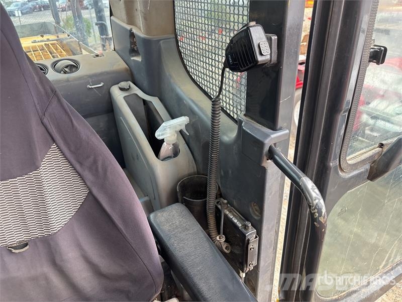 Komatsu PC220LC8 Tracked Excavator Crawler excavators