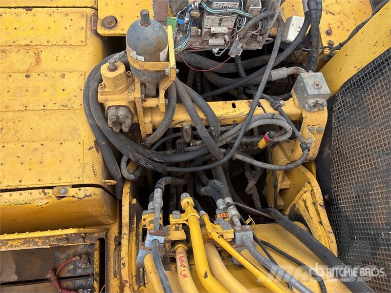 Komatsu PC220LC8 Tracked Excavator Crawler excavators