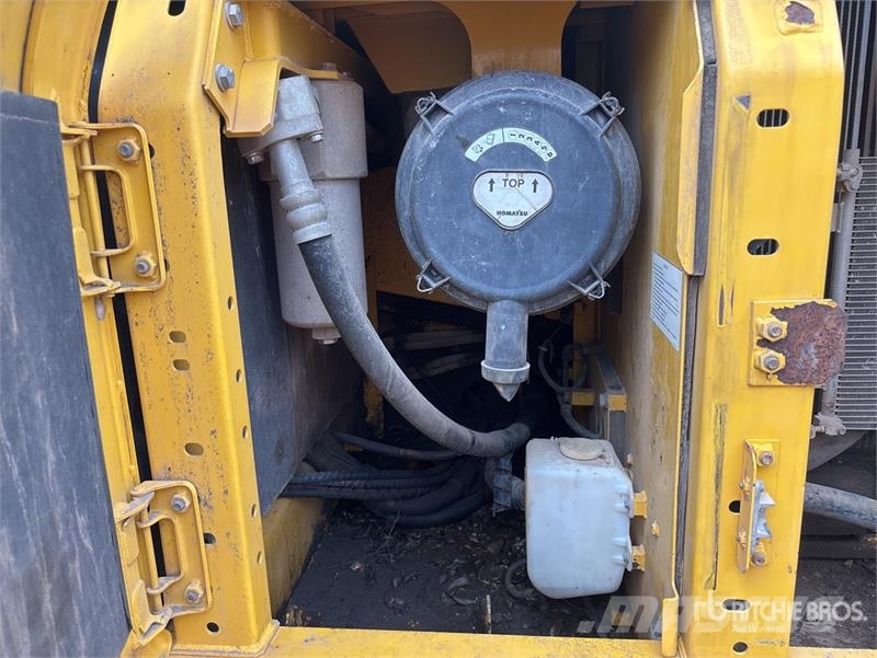 Komatsu PC220LC8 Tracked Excavator Crawler excavators