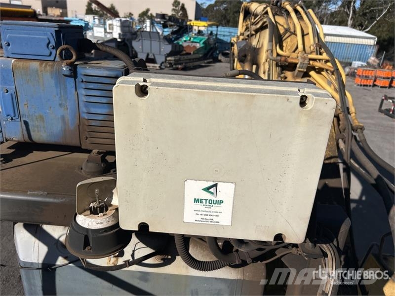 Komatsu PC228US-3NO Tracked Excavator Crawler excavators