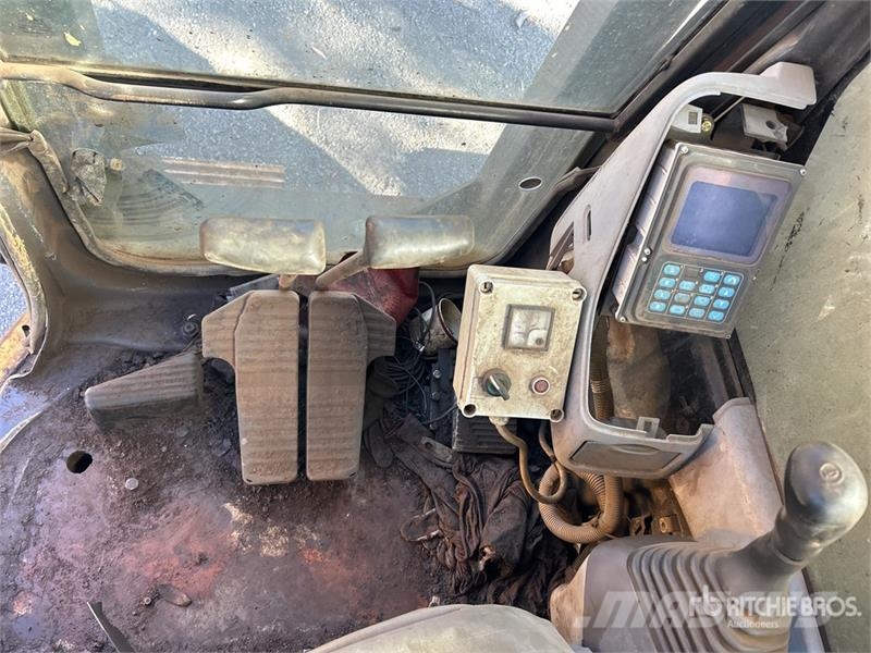 Komatsu PC228US-3NO Tracked Excavator Crawler excavators