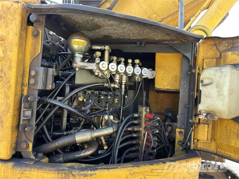 Komatsu PC228US-3NO Tracked Excavator Crawler excavators
