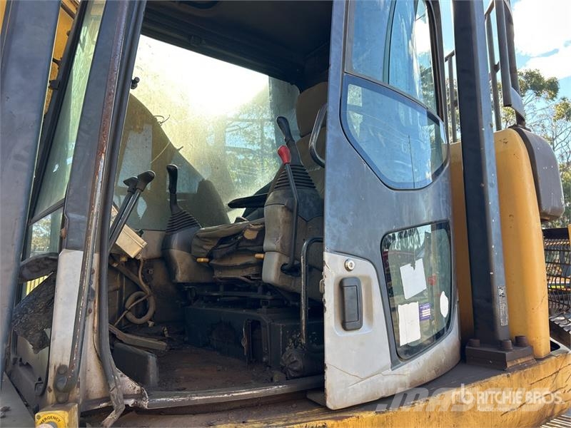 Komatsu PC228US-3NO Tracked Excavator Crawler excavators