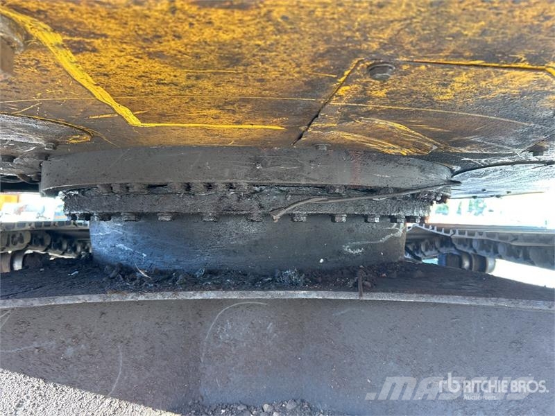Komatsu PC228US-3NO Tracked Excavator Crawler excavators