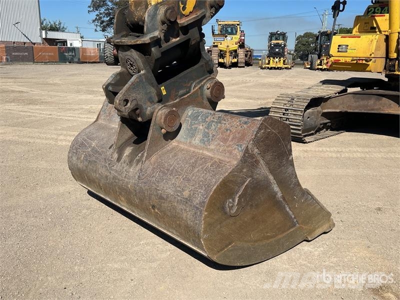 Komatsu PC240LC-11 Tracked Excavator Bagri goseničarji