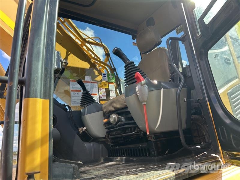 Komatsu PC300LC-8M0 Tracked Excavator Roomikekskavaatorid