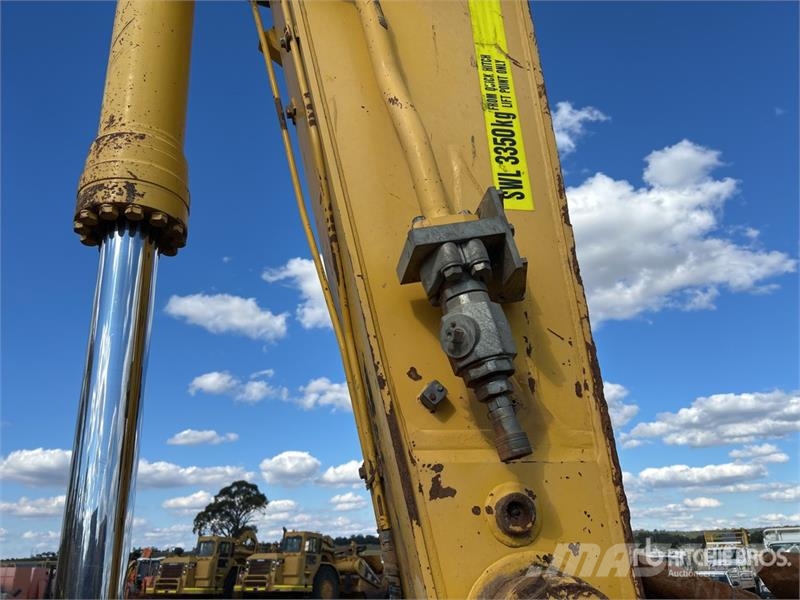 Komatsu PC300LC-8M0 Tracked Excavator Roomikekskavaatorid