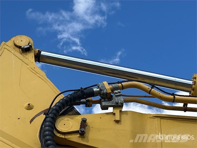 Komatsu PC300LC-8M0 Tracked Excavator Lánctalpas kotrók