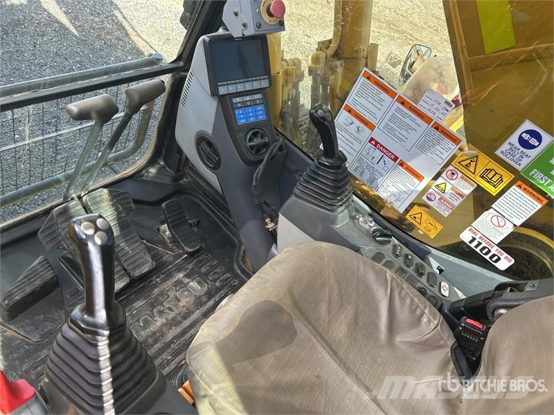 Komatsu PC300LC-8M0 Tracked Excavator Roomikekskavaatorid