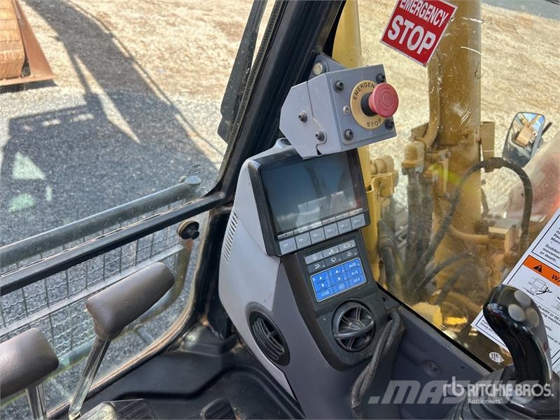 Komatsu PC300LC-8M0 Tracked Excavator Roomikekskavaatorid