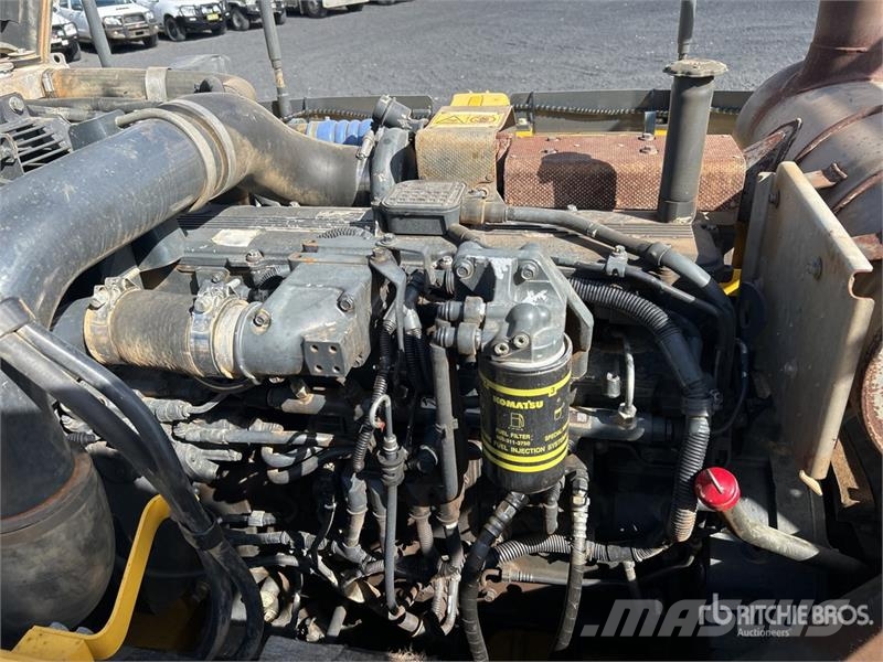 Komatsu PC300LC-8M0 Tracked Excavator Lánctalpas kotrók