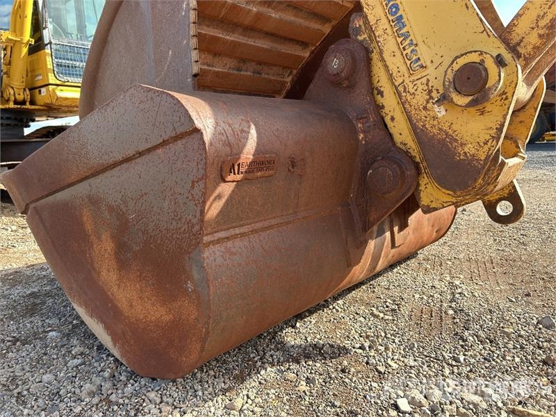 Komatsu PC300LC-8M0 Tracked Excavator Roomikekskavaatorid
