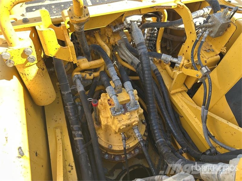Komatsu PC300LC-8M0 Tracked Excavator Bageri guseničari