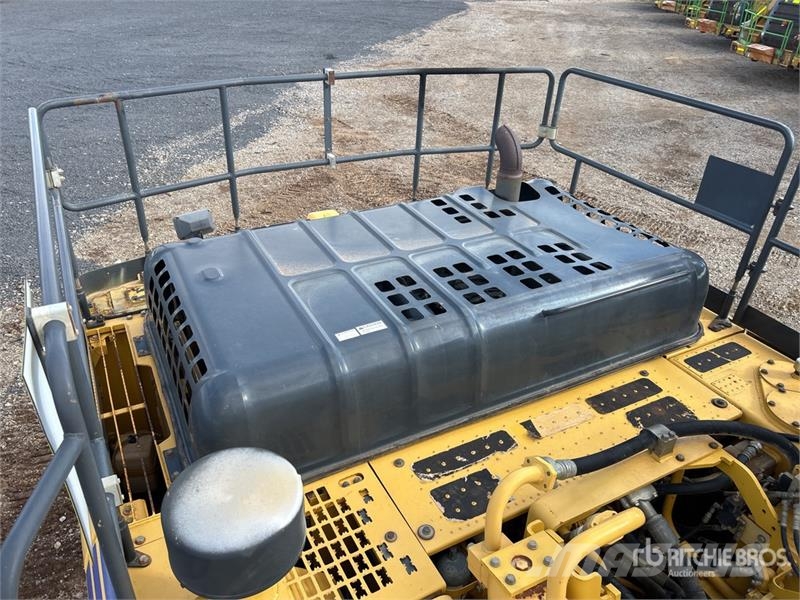 Komatsu PC300LC-8M0 Tracked Excavator Roomikekskavaatorid