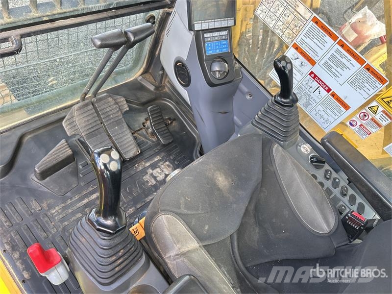 Komatsu PC300LC-8M0 Tracked Excavator Bageri guseničari