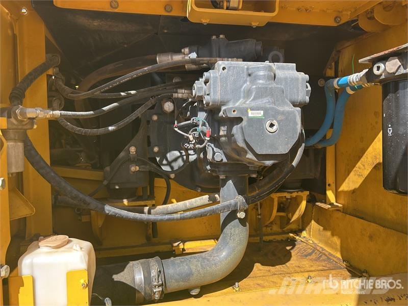 Komatsu PC300LC-8M0 Tracked Excavator Bageri guseničari