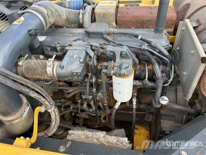 Komatsu PC300LC-8M0 Tracked Excavator Roomikekskavaatorid
