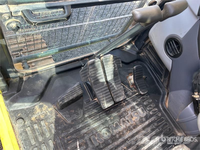 Komatsu PC300LC-8M0 Tracked Excavator Roomikekskavaatorid