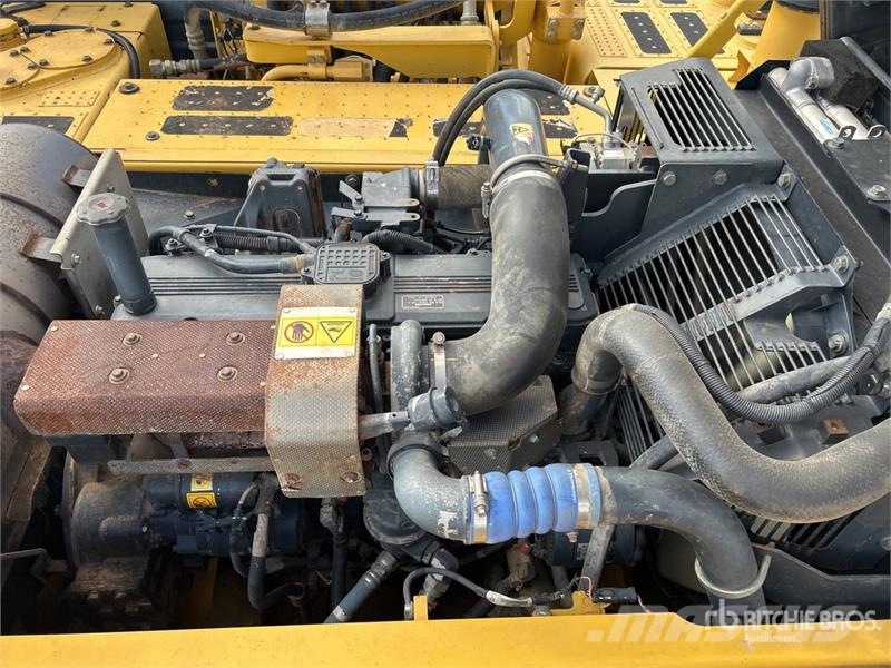Komatsu PC300LC-8M0 Tracked Excavator Roomikekskavaatorid