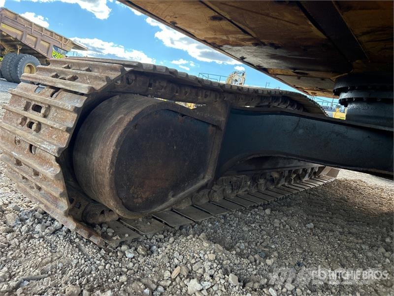 Komatsu PC300LC-8M0 Tracked Excavator Roomikekskavaatorid