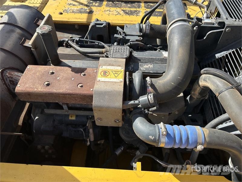 Komatsu PC300LC-8M0 Tracked Excavator Lánctalpas kotrók