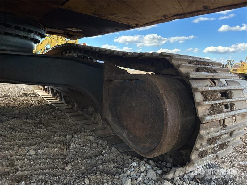 Komatsu PC300LC-8M0 Tracked Excavator Roomikekskavaatorid