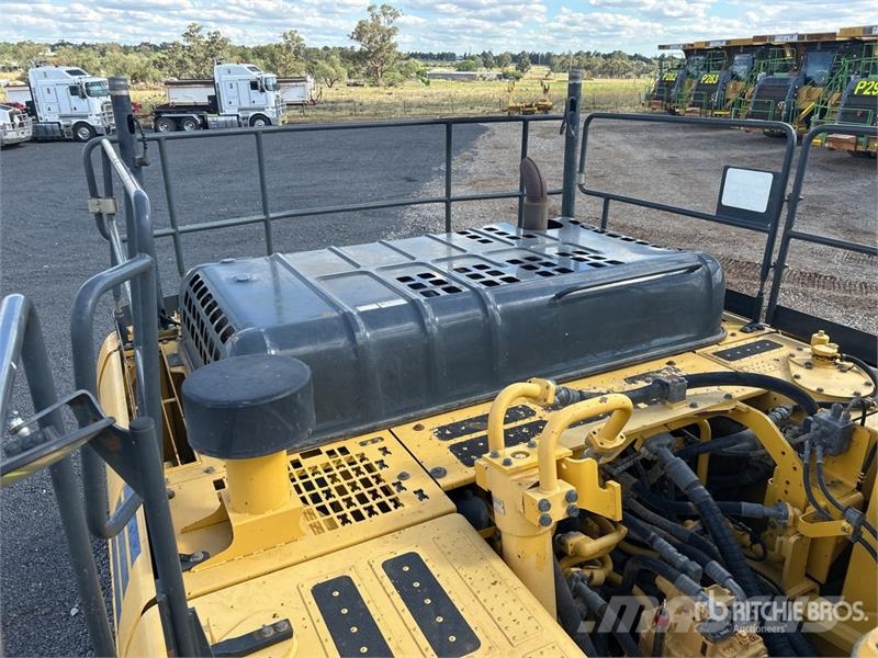 Komatsu PC300LC-8M0 Tracked Excavator Lánctalpas kotrók