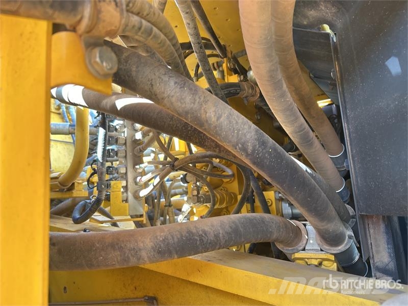 Komatsu PC300LC-8M0 Tracked Excavator Bageri guseničari