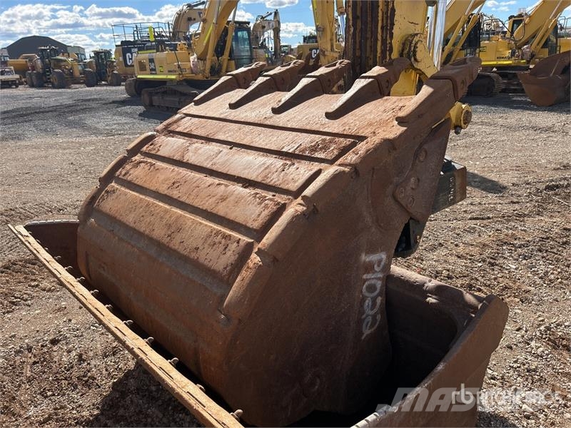 Komatsu PC300LC-8M0 Tracked Excavator Lánctalpas kotrók