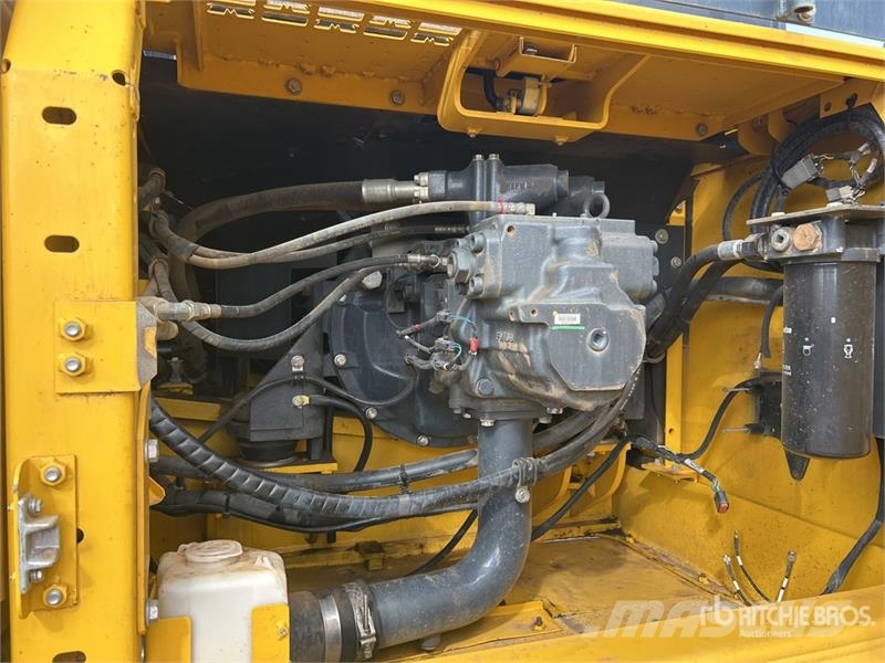 Komatsu PC300LC-8M0 Tracked Excavator Lánctalpas kotrók