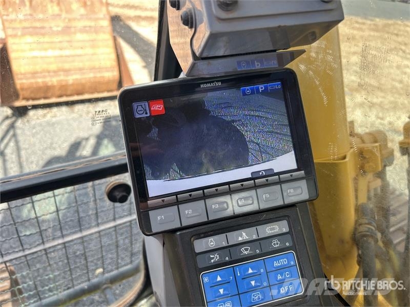 Komatsu PC300LC-8M0 Tracked Excavator Roomikekskavaatorid