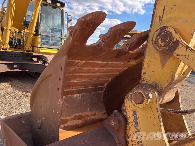 Komatsu PC300LC-8M0 Tracked Excavator Roomikekskavaatorid