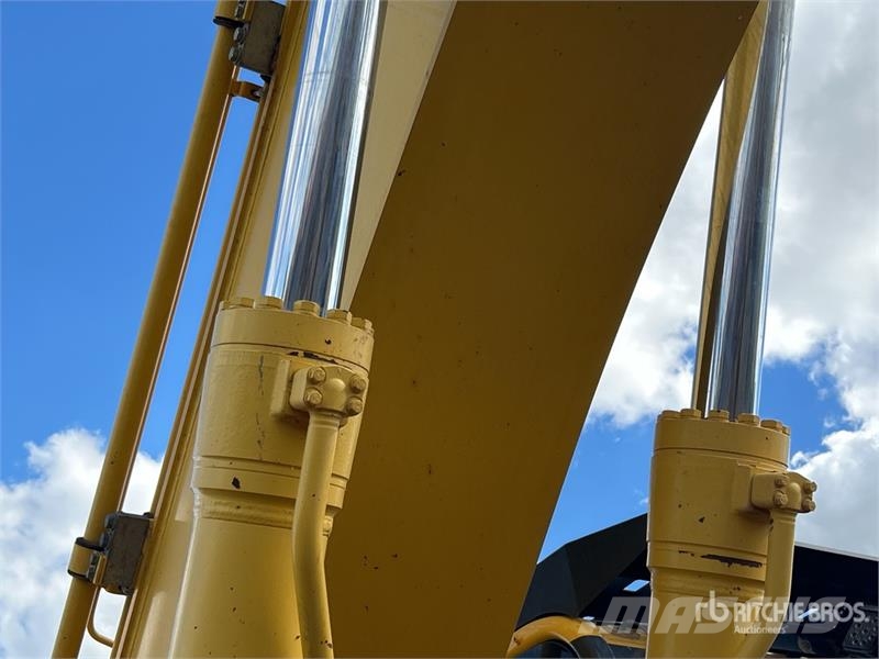 Komatsu PC300LC-8M0 Tracked Excavator Lánctalpas kotrók