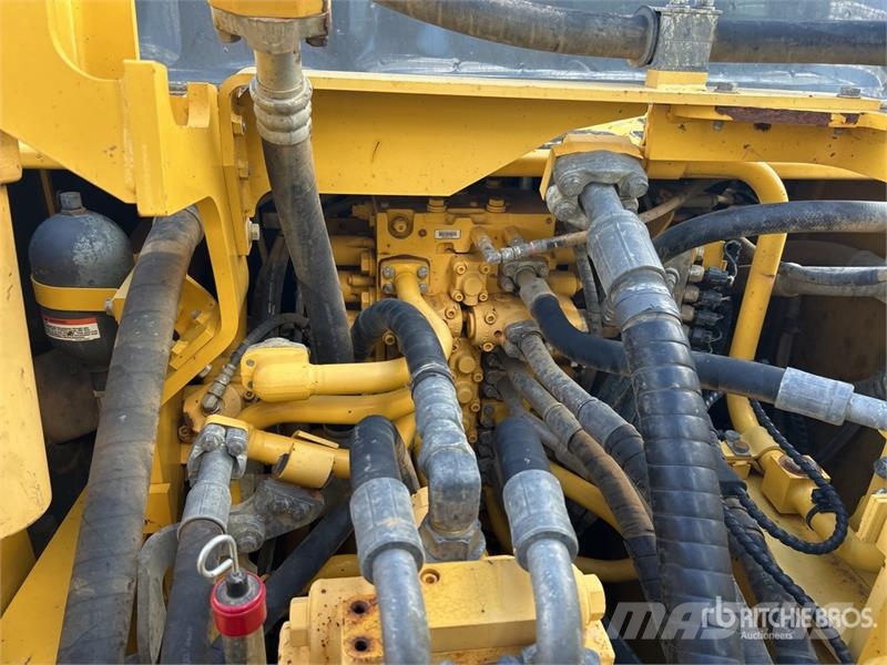 Komatsu PC300LC-8M0 Tracked Excavator Lánctalpas kotrók