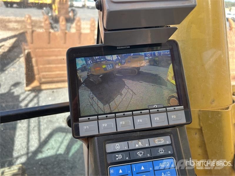 Komatsu PC300LC-8M0 Tracked Excavator Lánctalpas kotrók