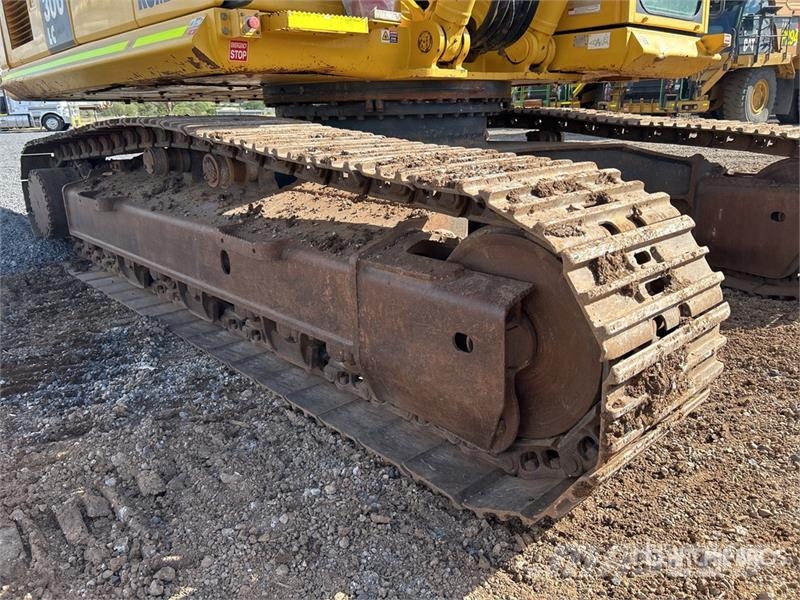 Komatsu PC300LC-8M0 Tracked Excavator Lánctalpas kotrók