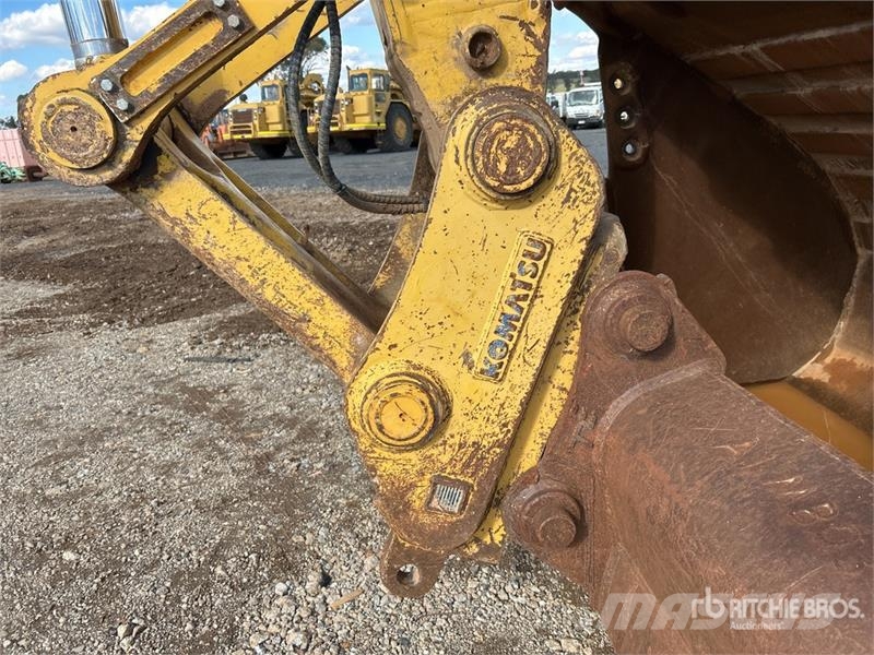 Komatsu PC300LC-8M0 Tracked Excavator Roomikekskavaatorid