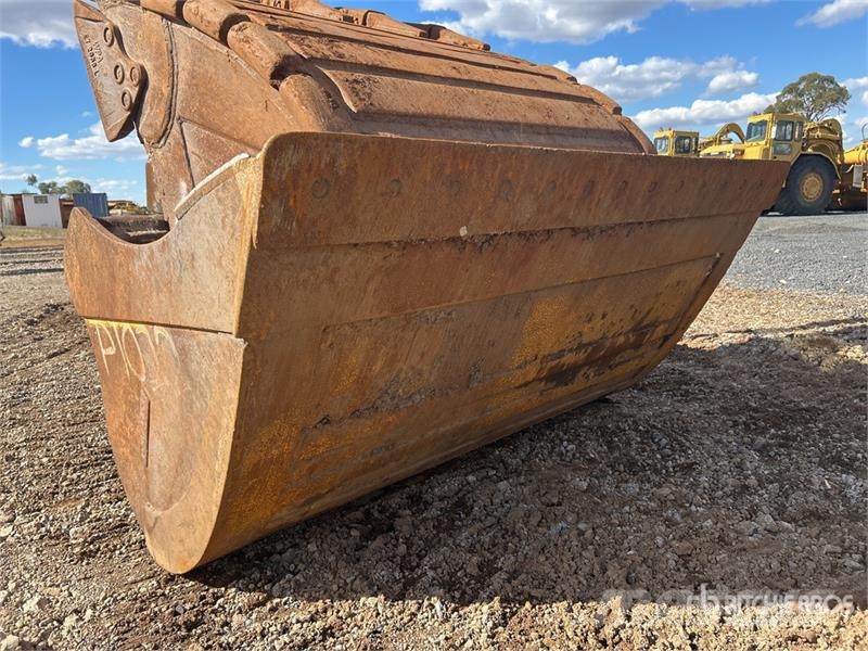 Komatsu PC300LC-8M0 Tracked Excavator Lánctalpas kotrók